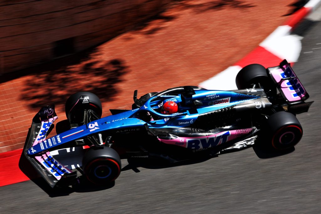 Voiture de Formule 1 Alpine en action sur le circuit de Monaco lors du Grand Prix de Monaco 2025.